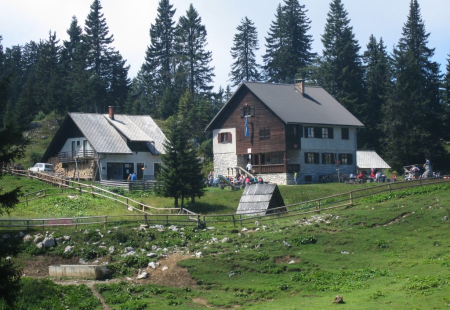 Dom na Menini planini na razgledni planini