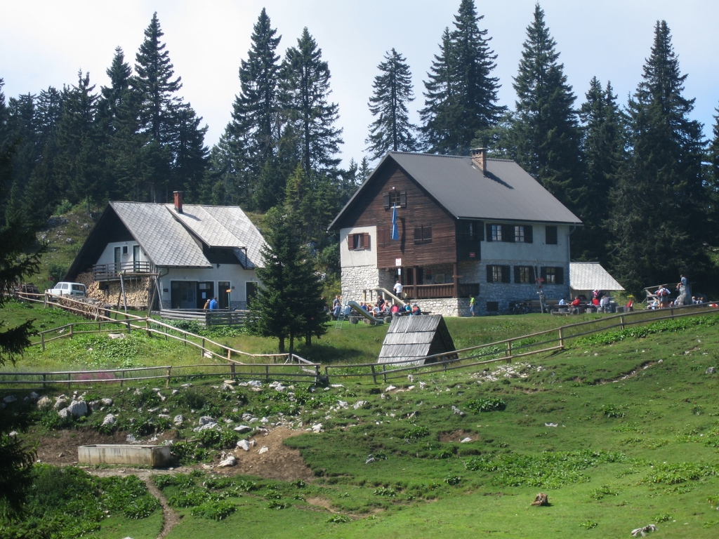 Dom na Menini planini na razgledni planini