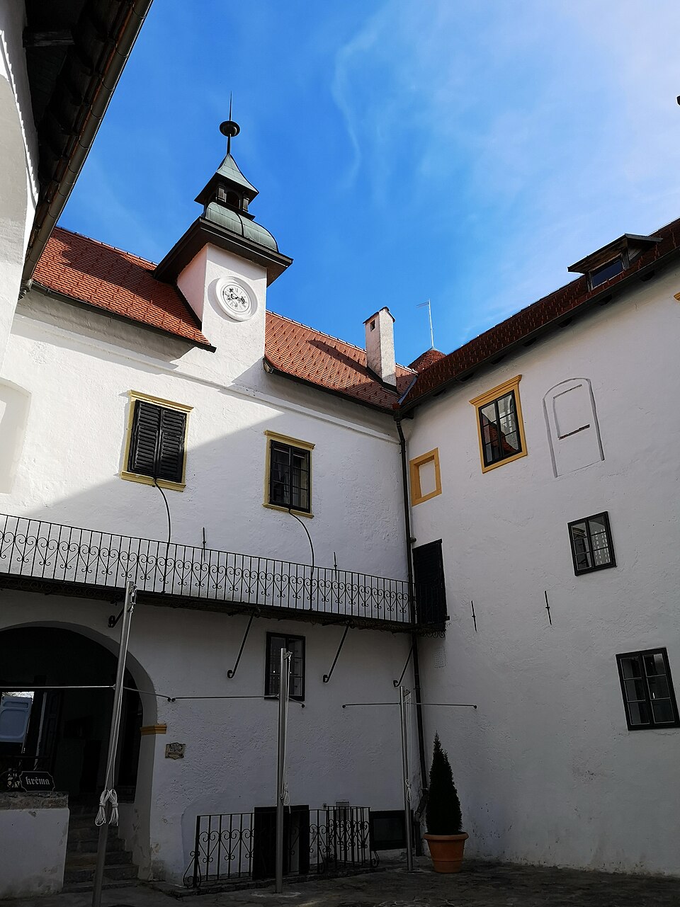 Grad Bogenšperk – grajski izlet nad Šmartnim pri Litiji