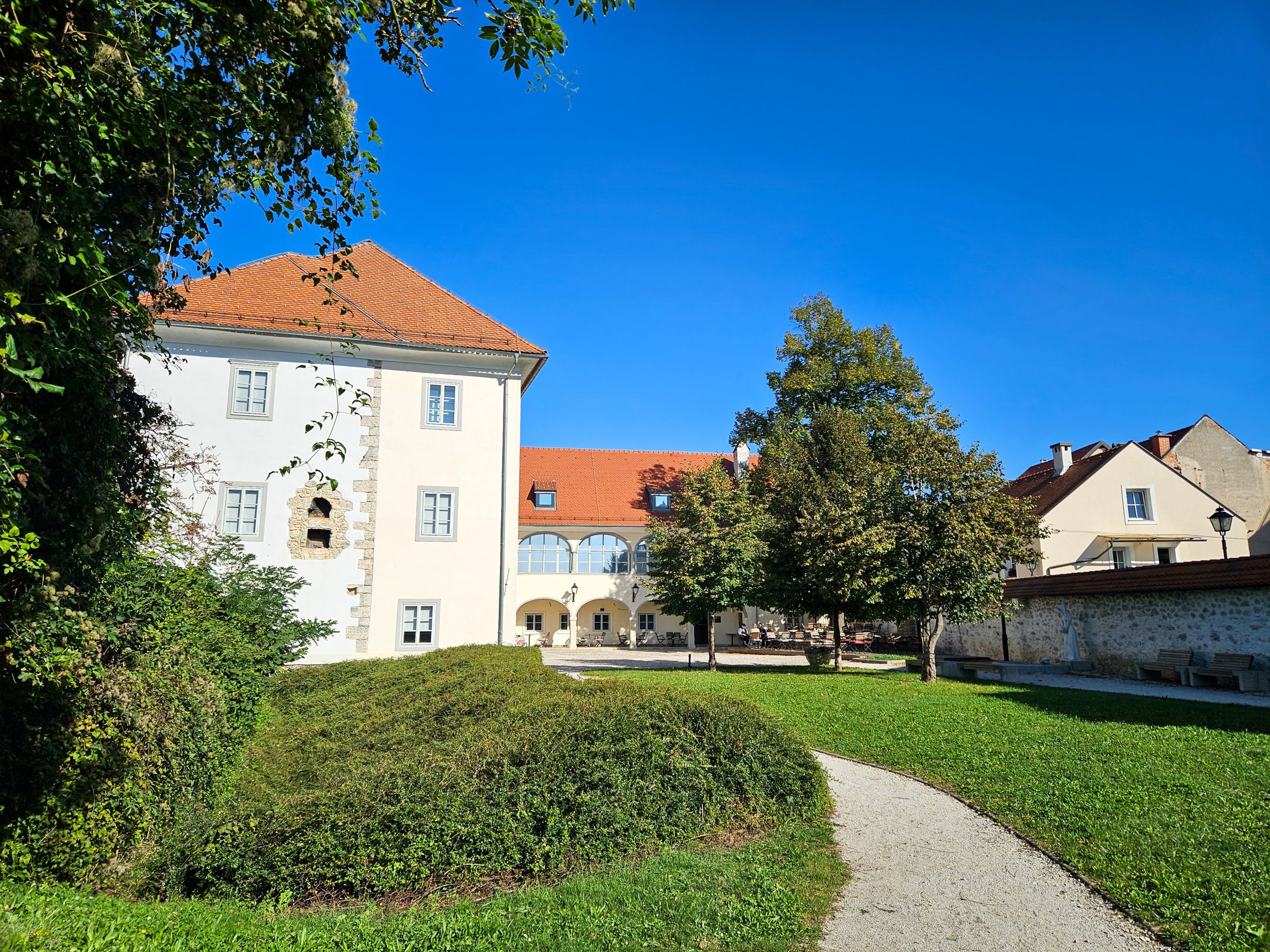 Grad Khislstein – pogled na grajski kompleks