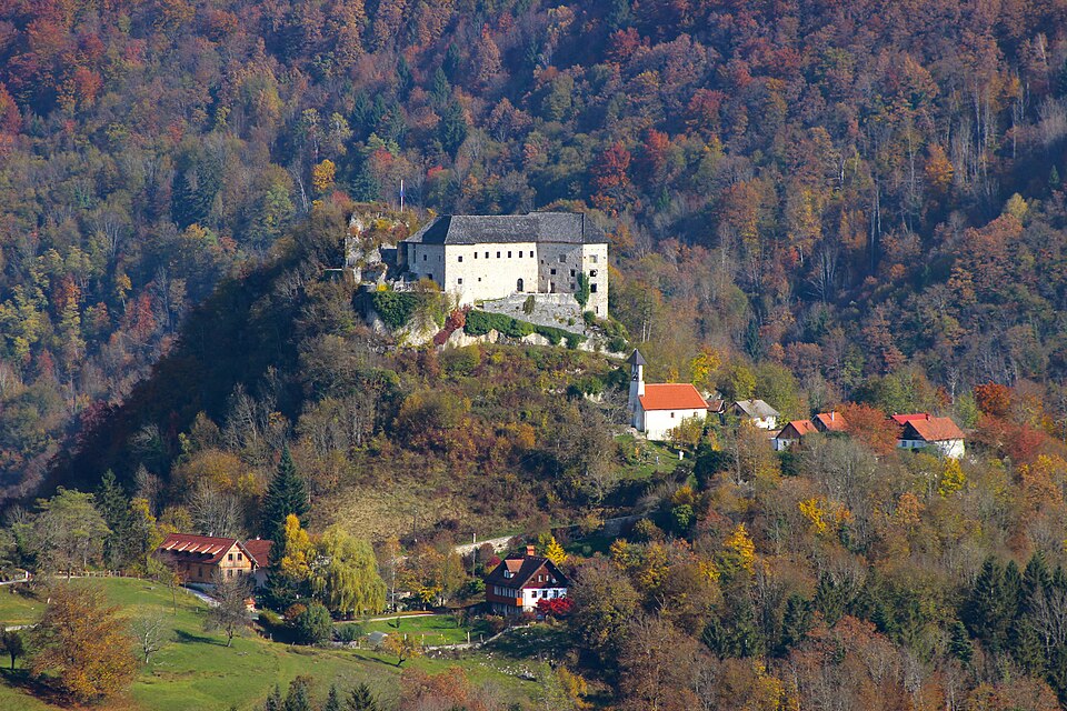 Grad Kostel – razgledni grad nad Kolpo