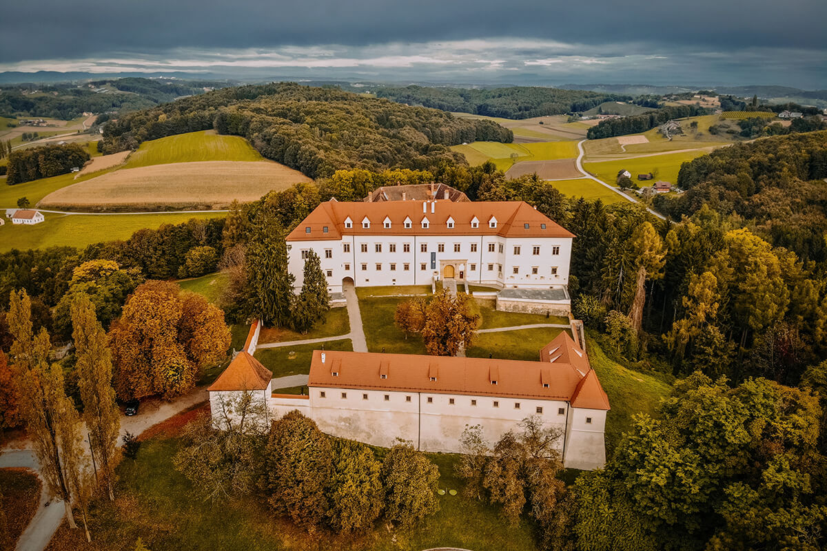 Grad Negova – grajski izlet z zeliščnim vrtom