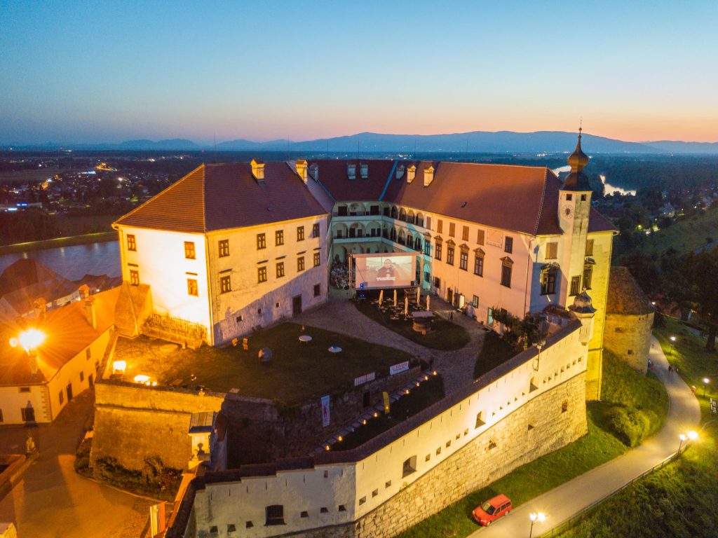 Kino brez stropa na Ptujskem gradu 2026