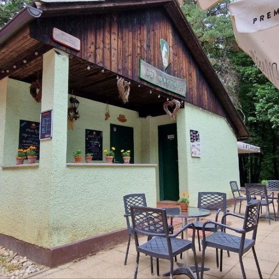 Koča Klobuk pri Ljubljani z zunanjo teraso