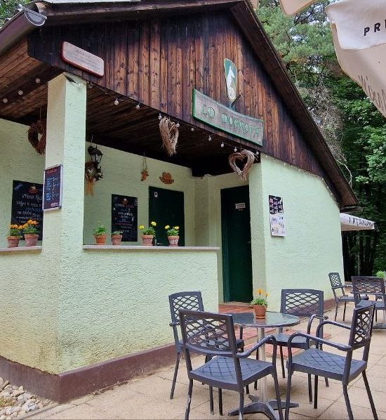 Koča Klobuk pri Ljubljani z zunanjo teraso