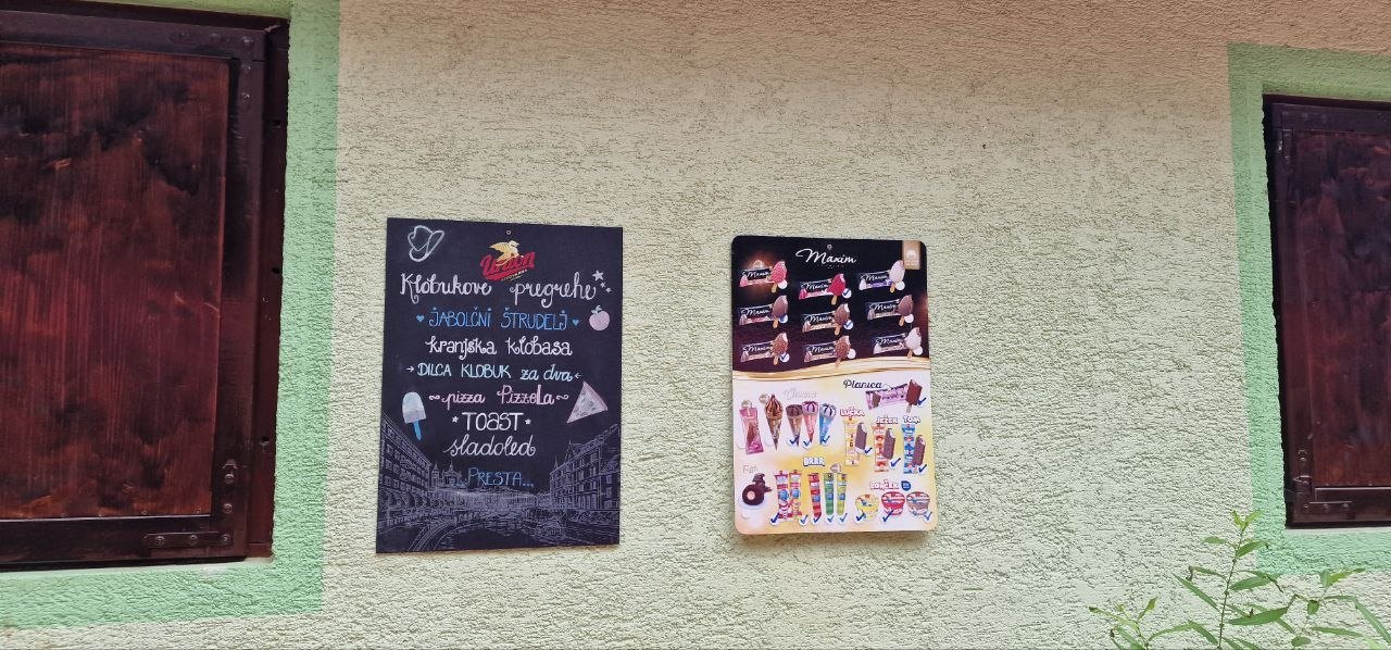 Ponudba hrane in pijače v Koči Klobuk