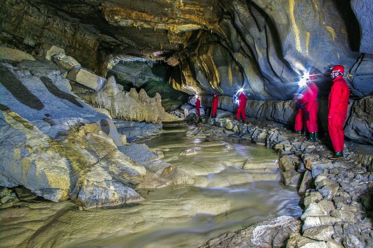 Križna jama – doživetje podzemnih jezer pri Cerknici