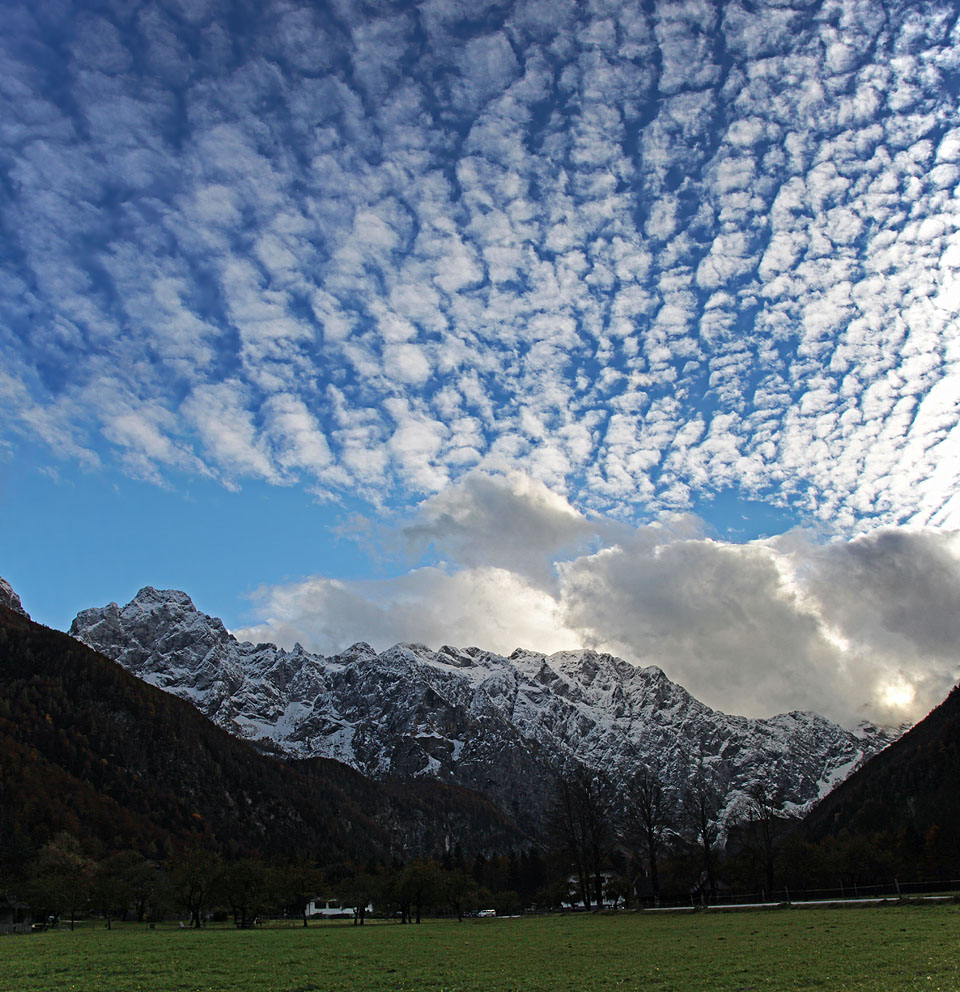 Logarska dolina z gorami
