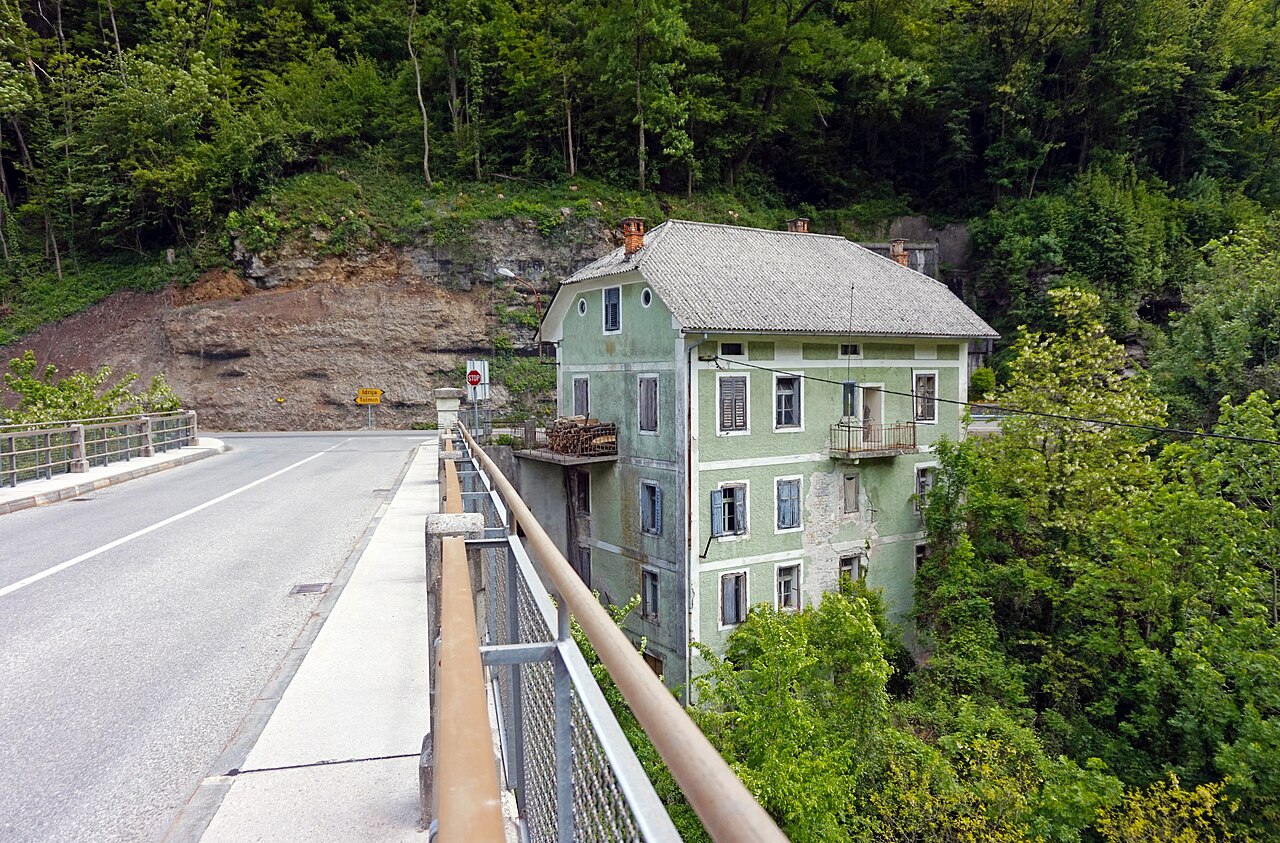 Most na Soči in okolica sotočja