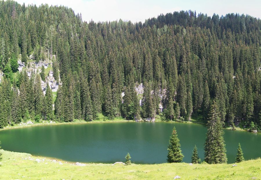 Planina pri Jezeru z jezerom