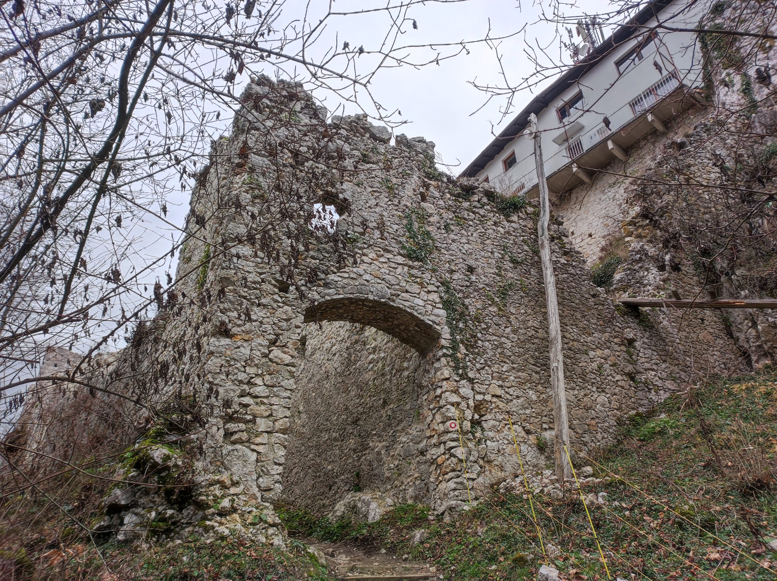 Ruševine Starega gradu nad Kamnikom