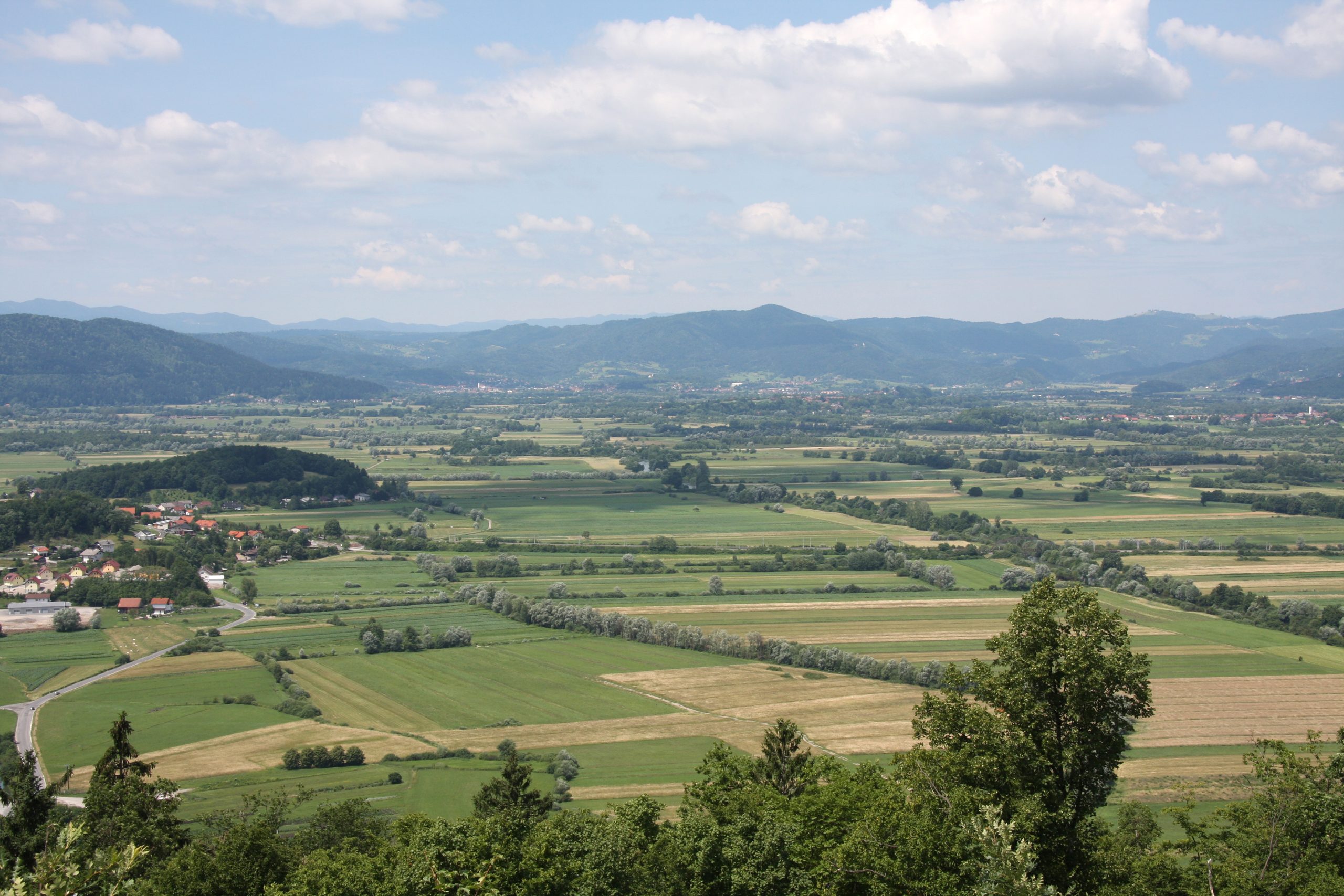 Razgled s Svete Ane na zahodni del Ljubljanskega barja