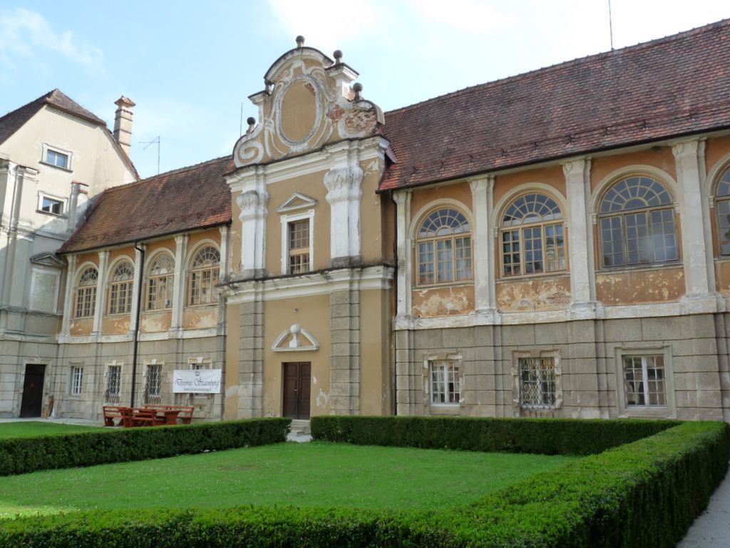 Dvorec Štatenberg - pogled na destinacijo