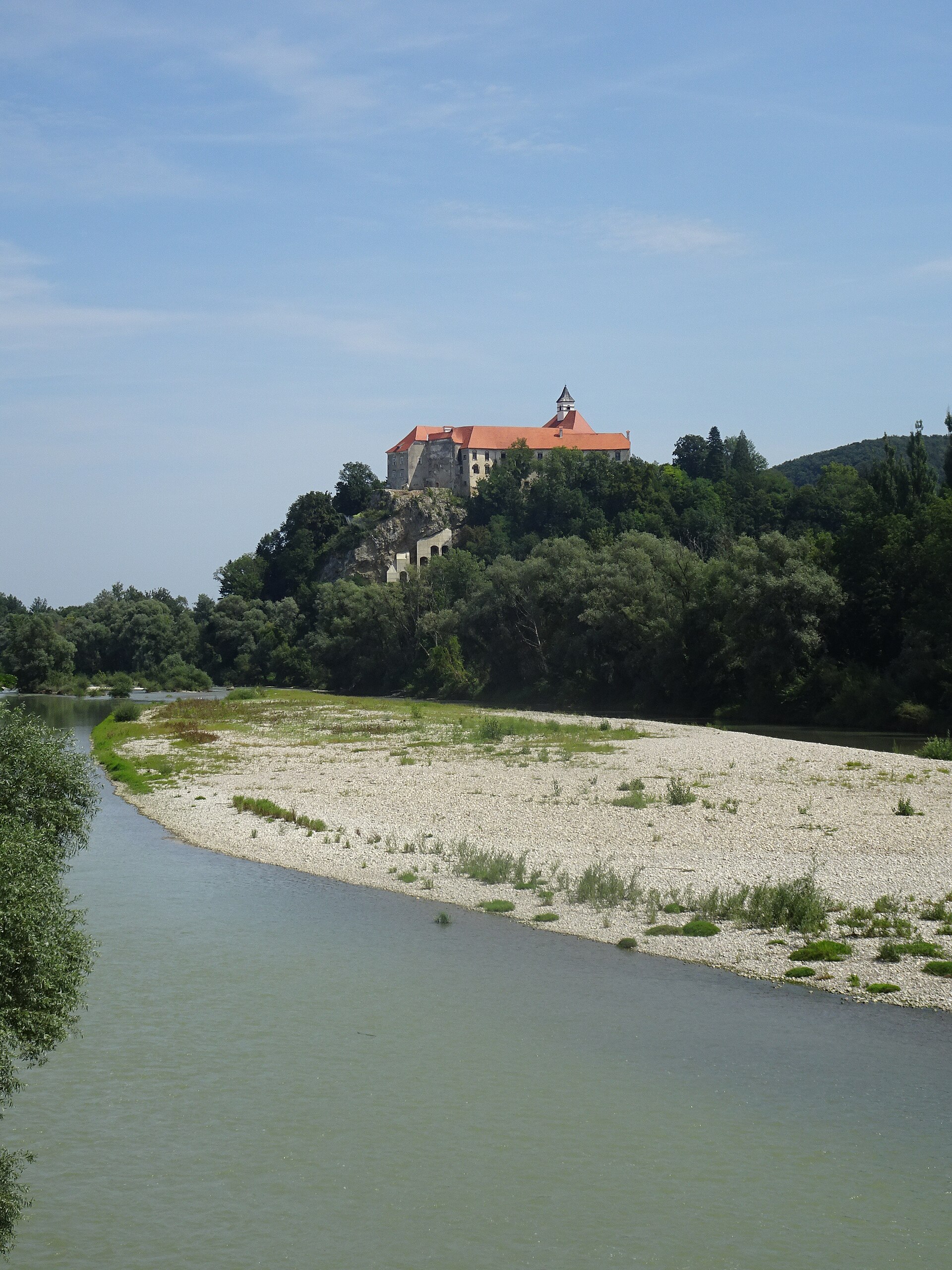 Grad Borl - pogled na destinacijo