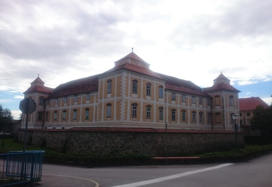 Grad Slovenska Bistrica z zunanjim obzidjem