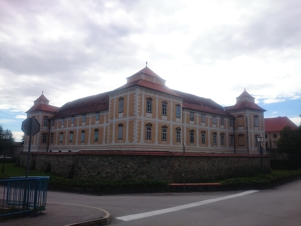 Grad Slovenska Bistrica z zunanjim obzidjem