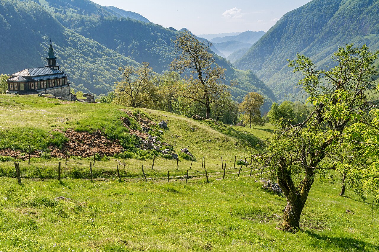 Cerkev Svetega Duha v Javorci nad Tolminom