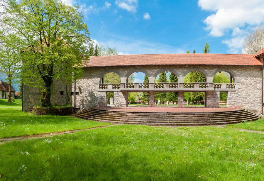 Ribniški grad – naslovna fotografija