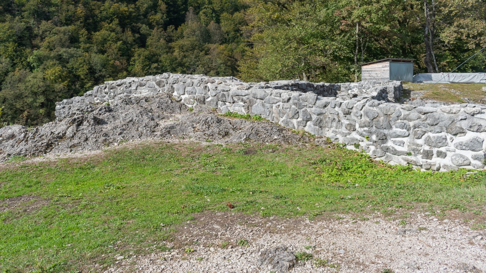 Tonovcov grad – naslovna fotografija