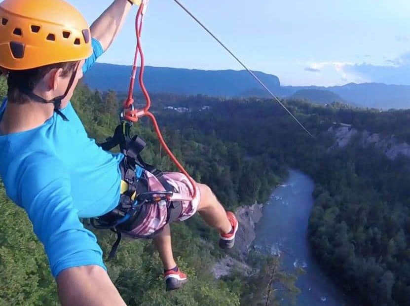 Zipline Dolinka pri Bledu z razgledom na dolino
