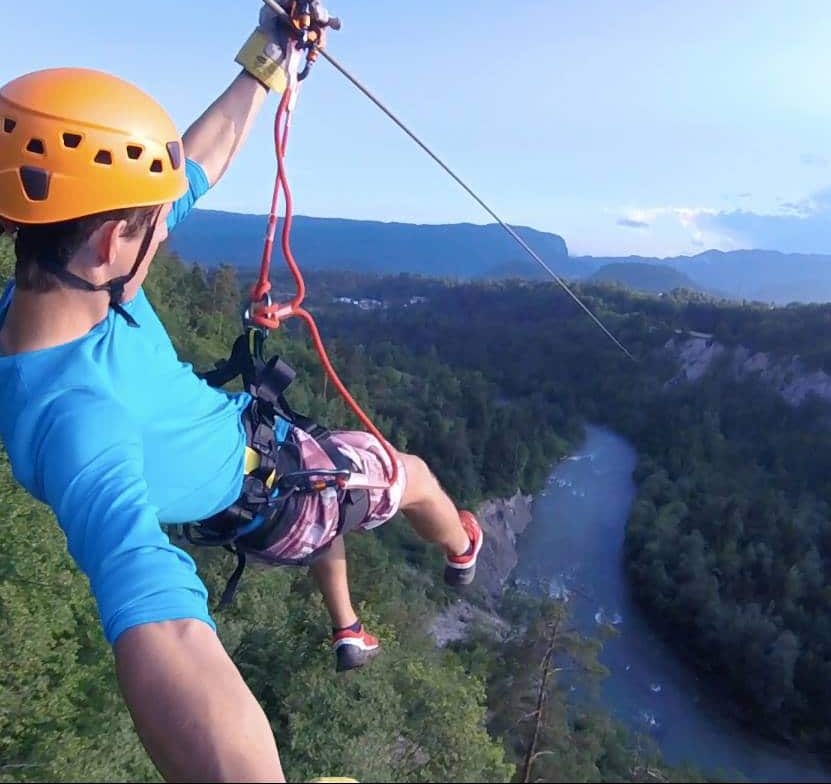 Zipline Dolinka pri Bledu z razgledom na dolino