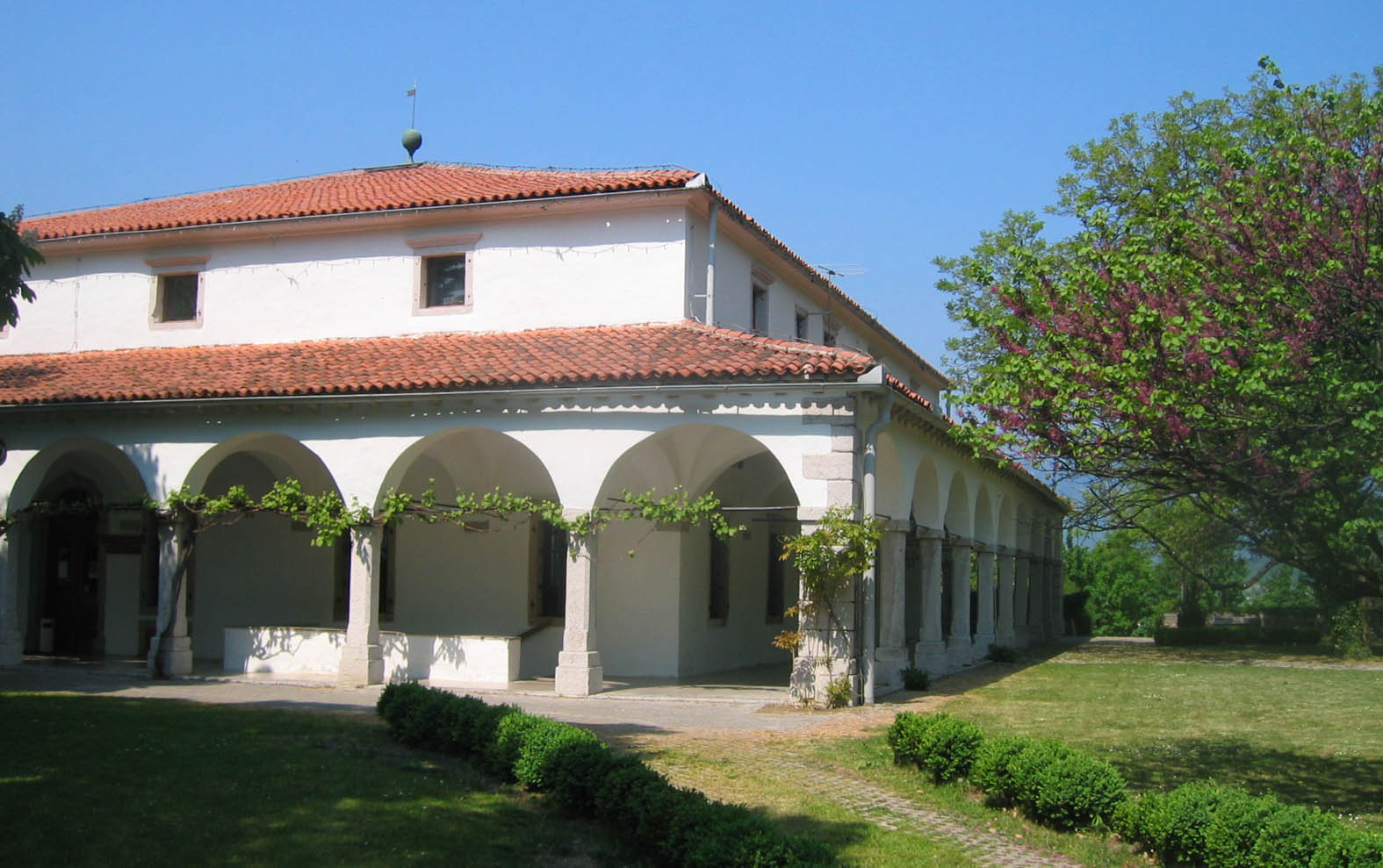 Dvorec Zemono