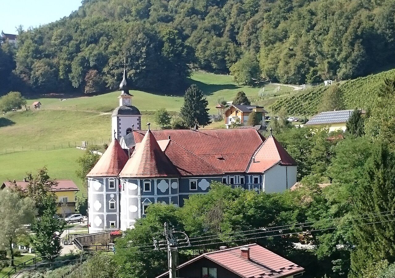 Grad Olimje in samostanski vrt