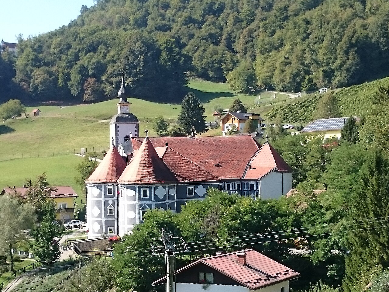 Grad Olimje in samostanski vrt