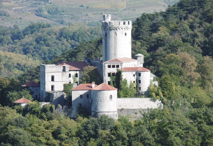 Grad Rihemberk nad Branikom