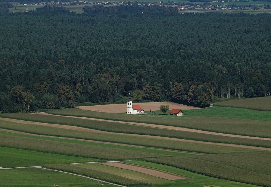 Hraše pri Smledniku in poljske poti