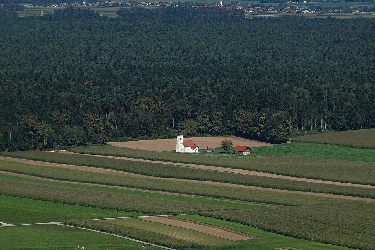 Hraše pri Smledniku in poljske poti