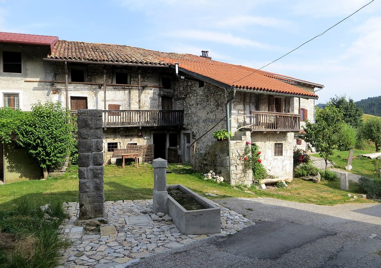 Robidišče - kamnita vas