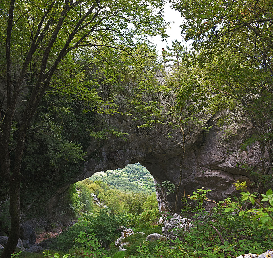 Skozno nad Novo Gorico – naravno okno in razgled