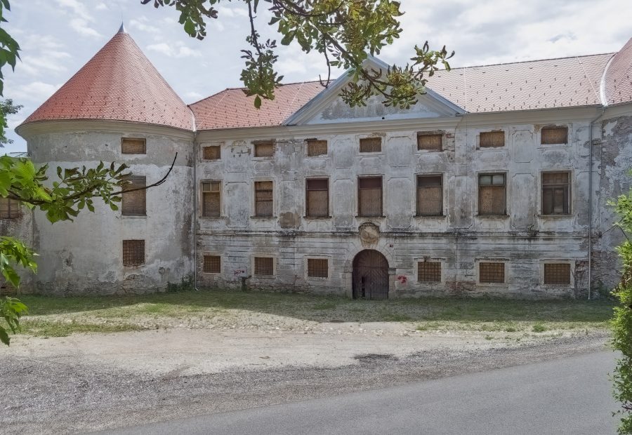 Srajbarski turn castle 01