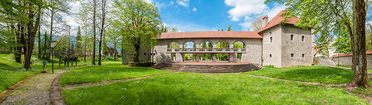 Sveta Ana nad Ribnico – razgled na Ribniško dolino