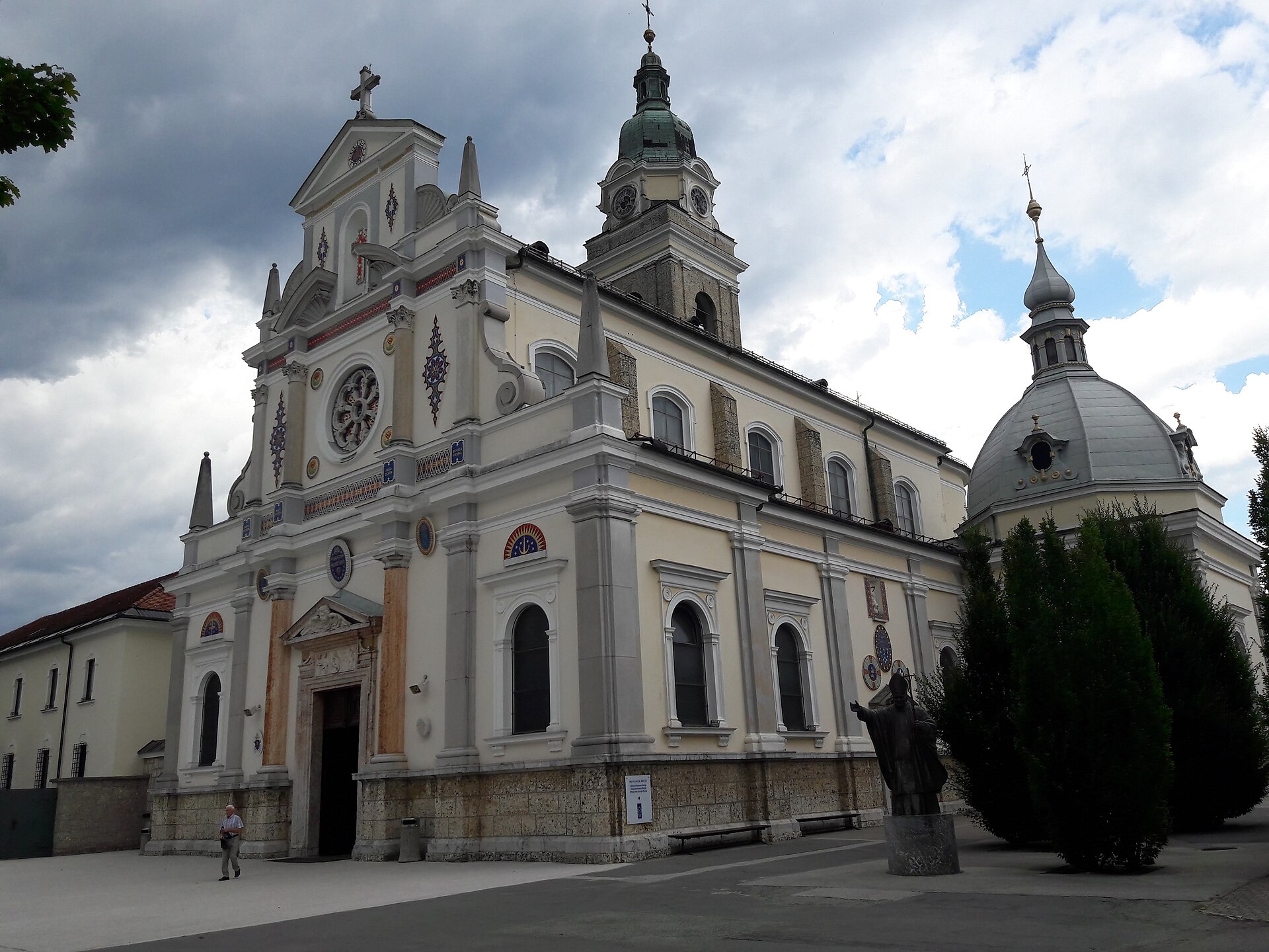 Brezje – Brezje, Bazilika Marije pomagaj