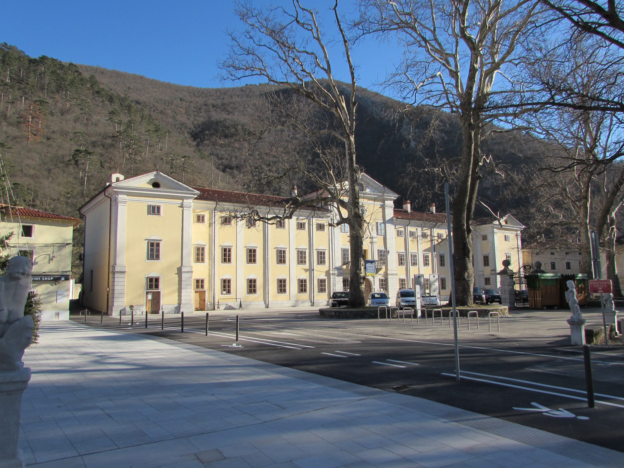 Dvorec Lanthieri – Vipava, Lanthieri Manor 01