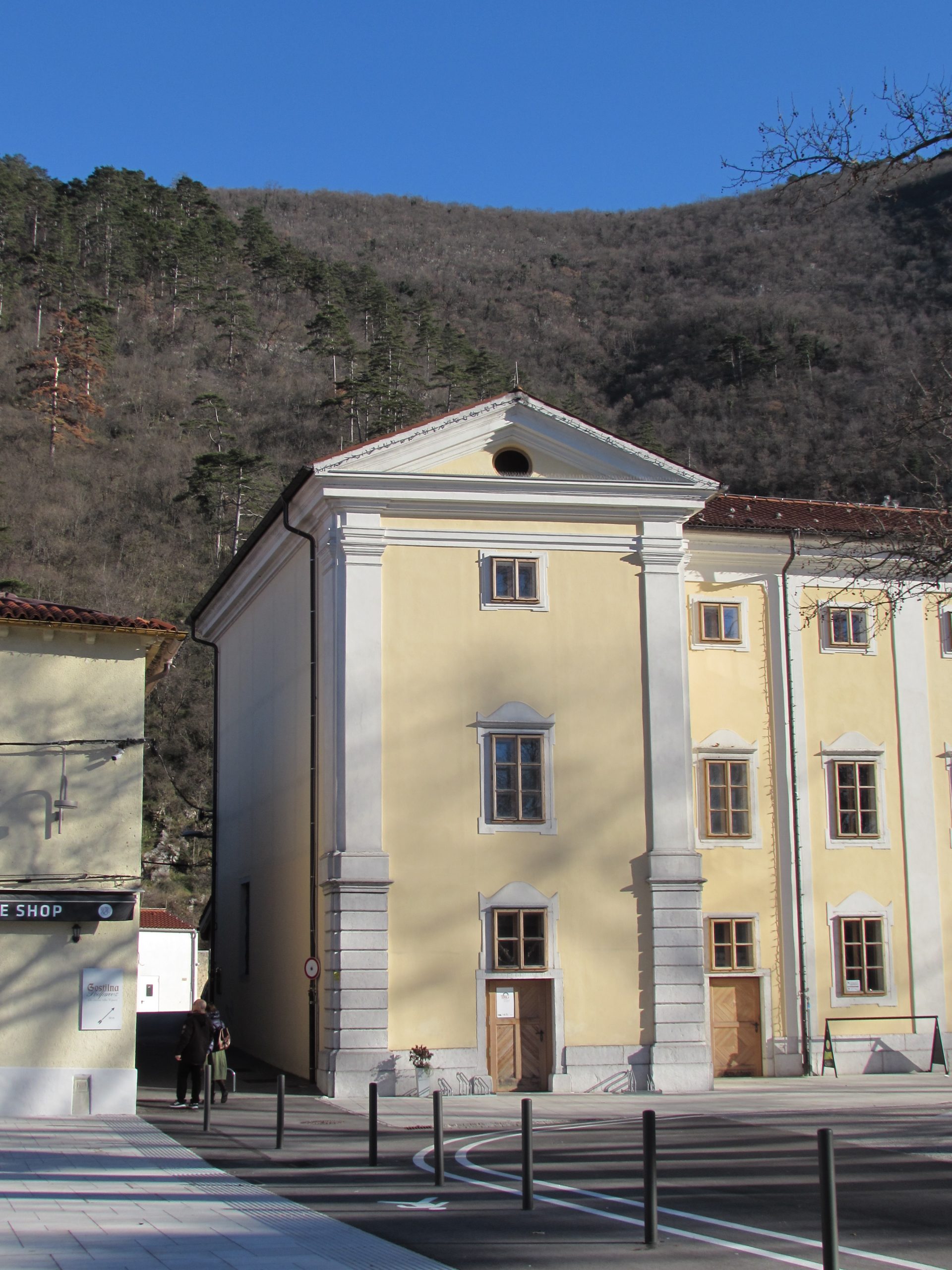 Dvorec Lanthieri – Vipava, Lanthieri Manor 03