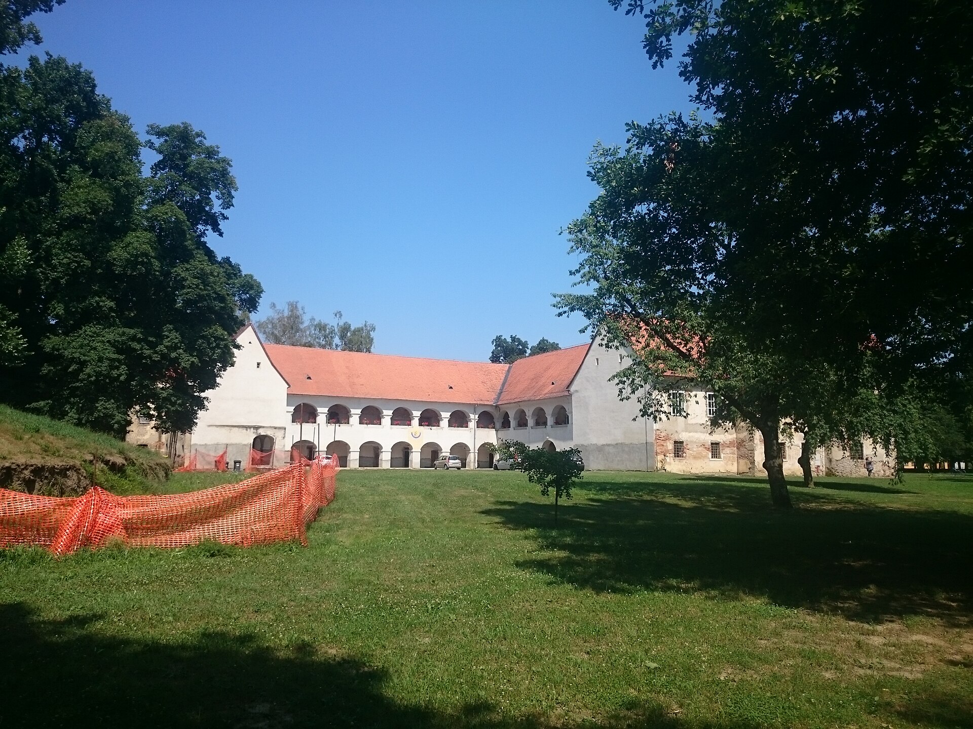 Grad Beltinci – Beltinci Castle, view from south 01