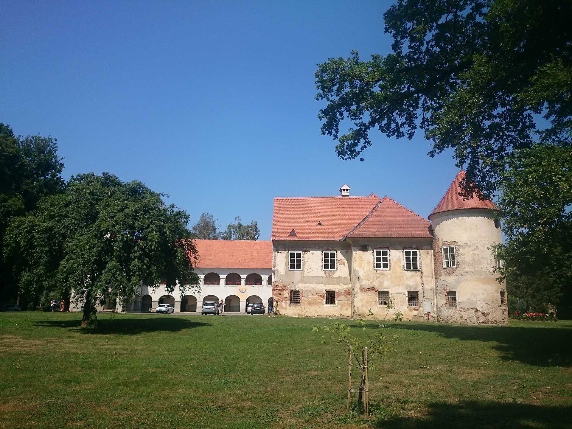 Grad Beltinci – Beltinci Castle, view from south 02