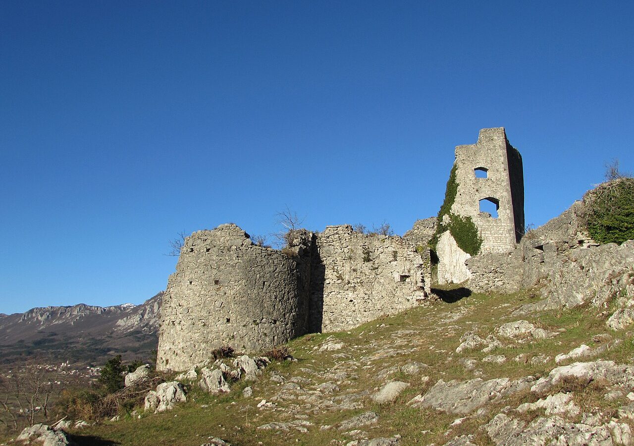 Vipava, Old Castle 02