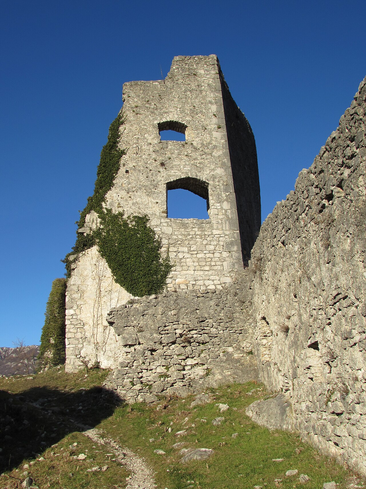 Vipava, Old Castle 03
