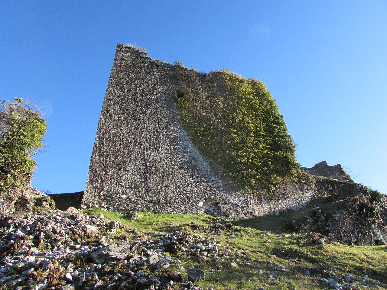 Vipava, Old Castle 05