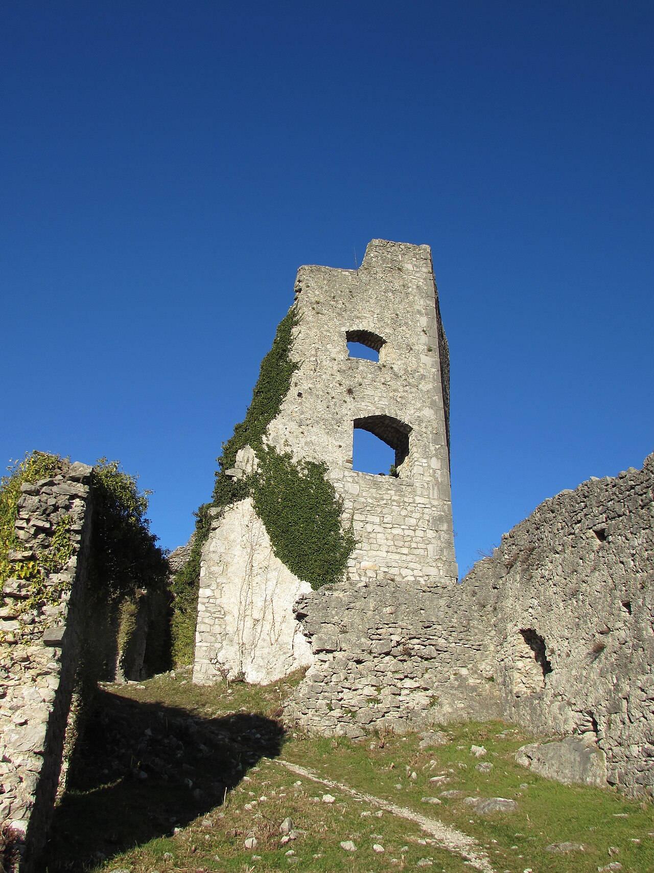 Vipava, Old Castle 10