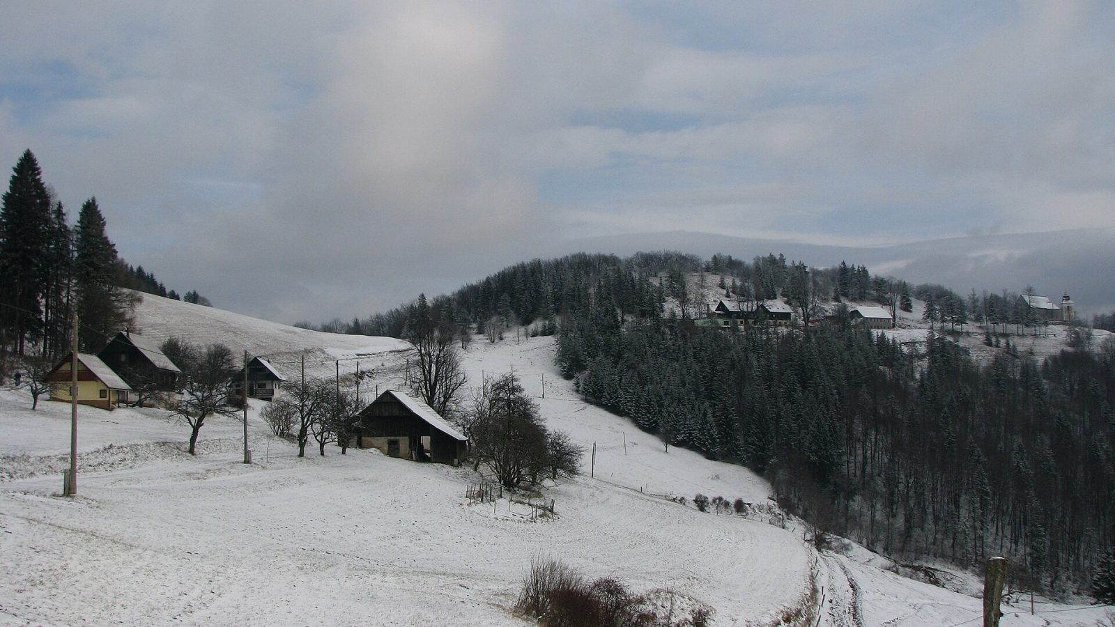 Sveta Planina nad Trbovljami - Left: hamlet of Sveta Planina village; background, right: mountain hut under hil