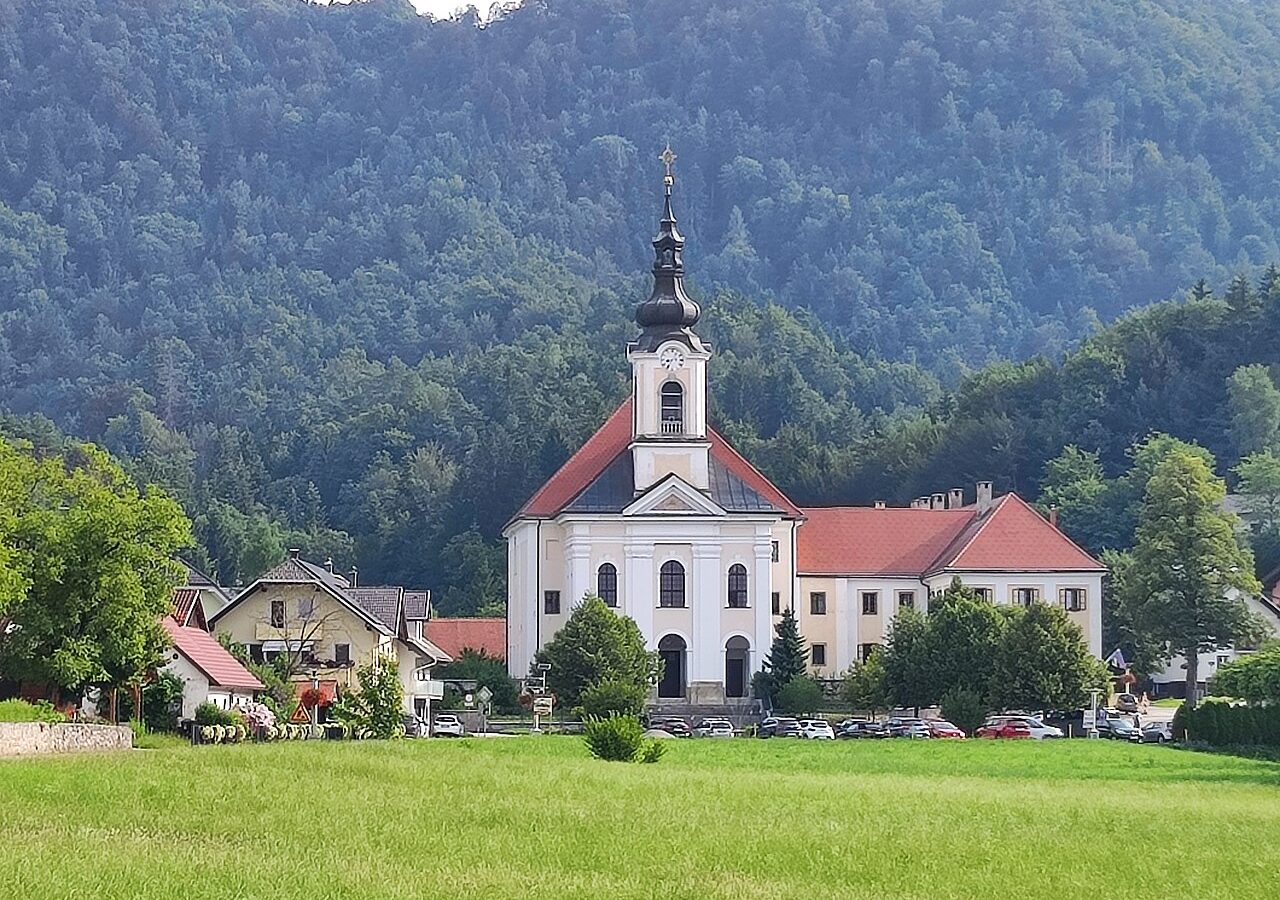 Adergas, Annunciation church and Velesovo convent 01
