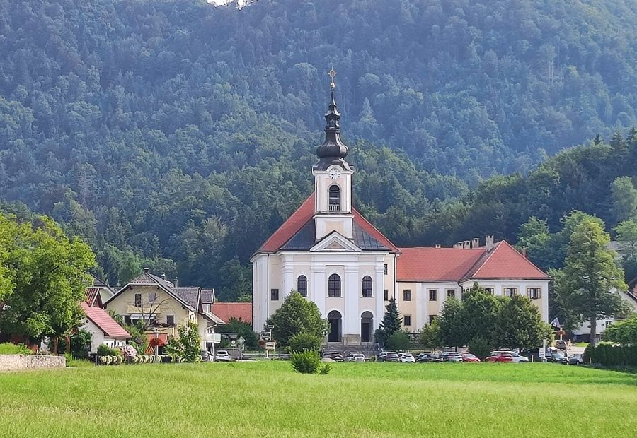Adergas, Annunciation church and Velesovo convent 01