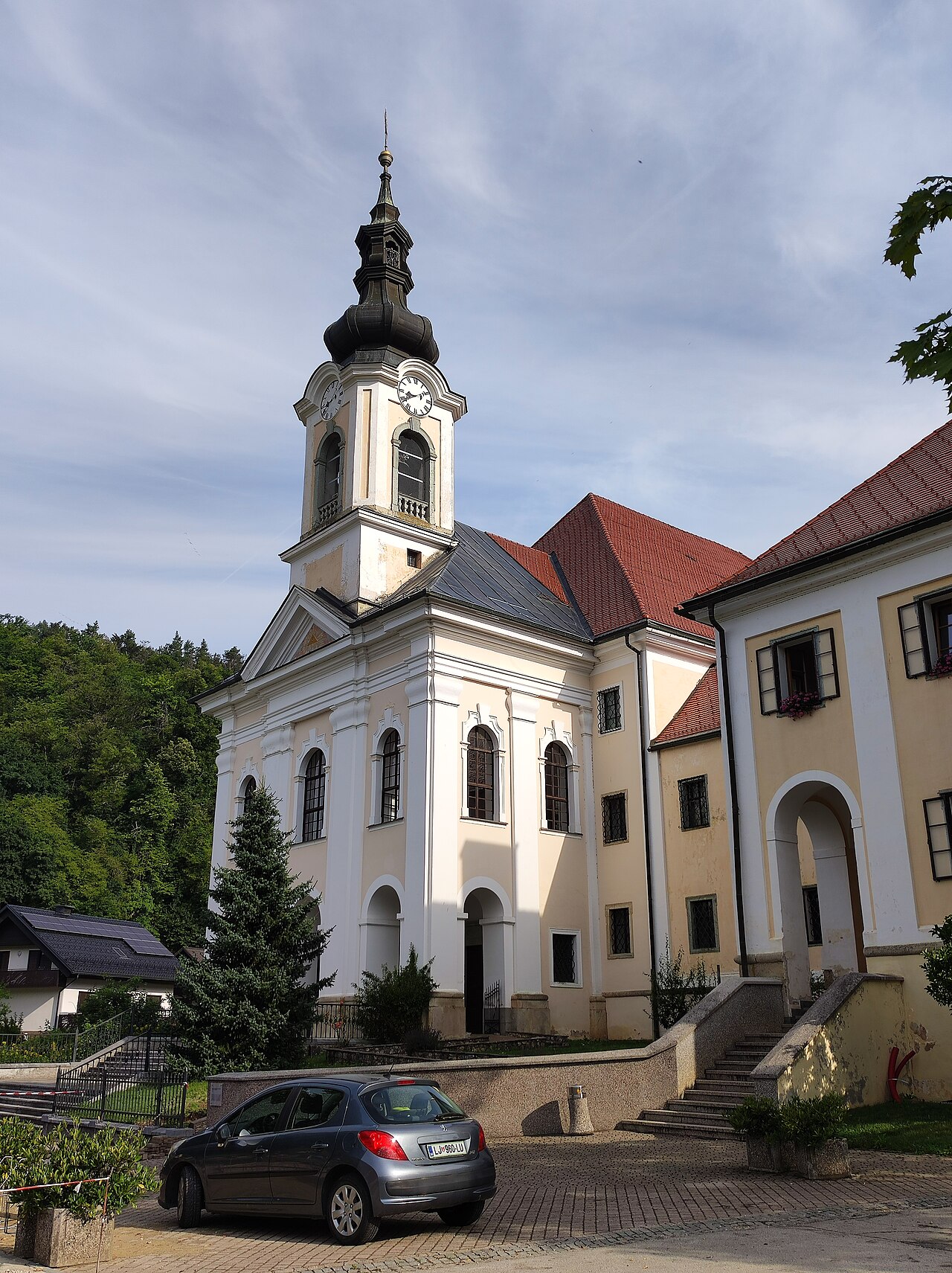 Adergas, Annunciation parish church